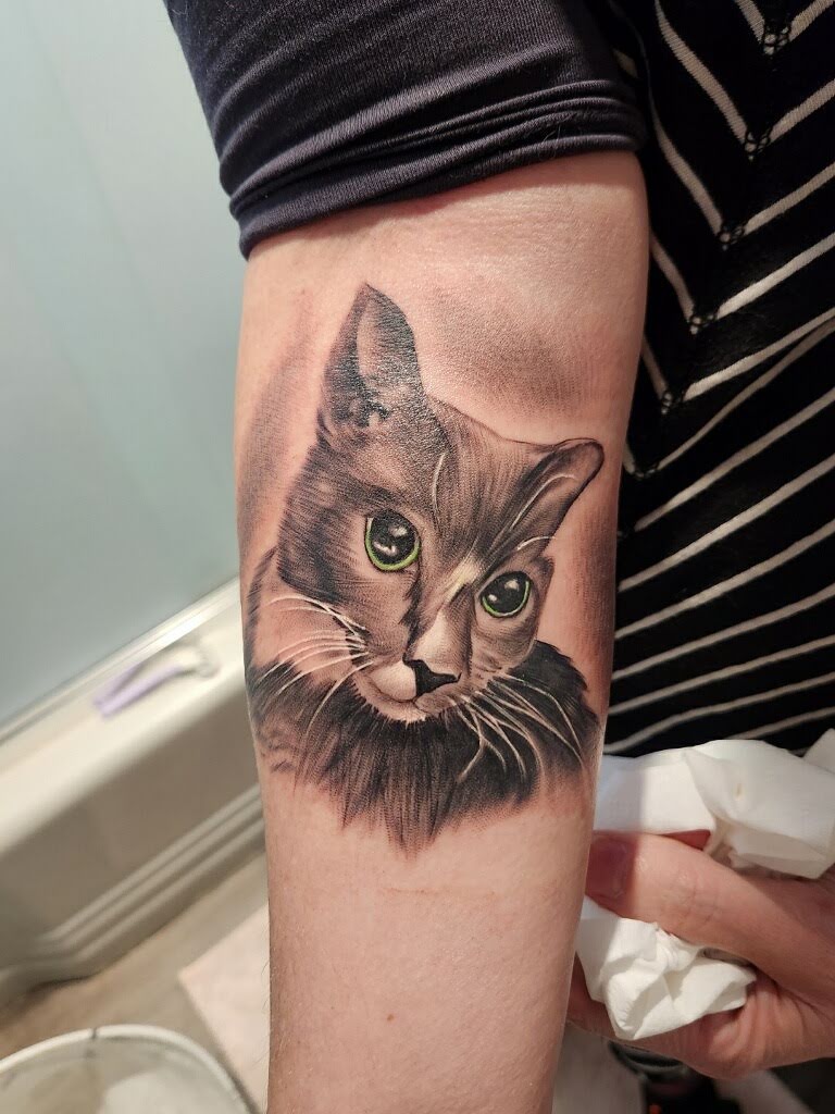 Dustin Kendig, tattoo shop in Aloha, OR