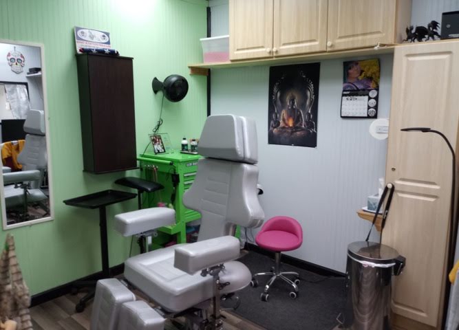 Roger's Tattooing & Body Piercing, tattoo shop in Bradley, IL
